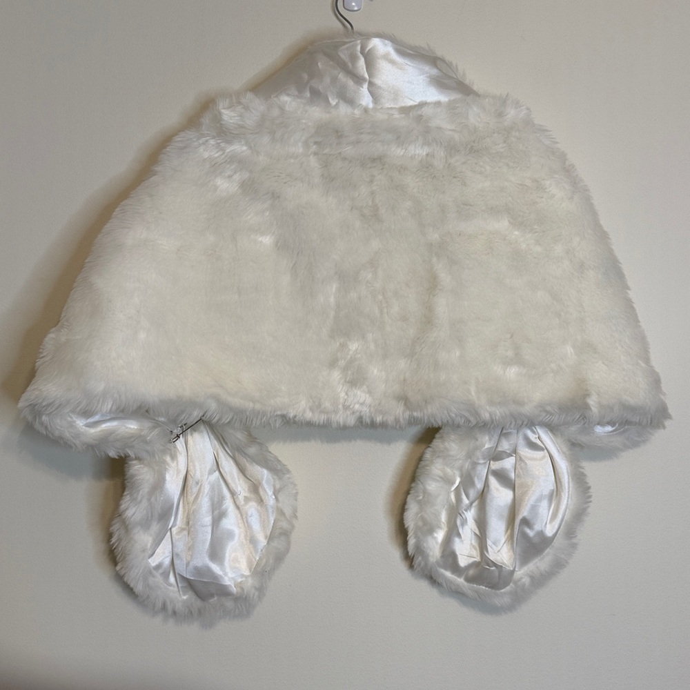 Faux Fur Shawl Wrap Fall/Winter Bridal Shrug - Picture 5 of 9